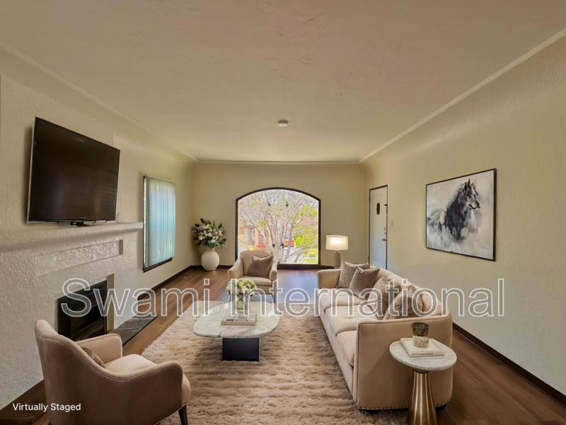 Long Beach House: 2066 Chestnut Ave.