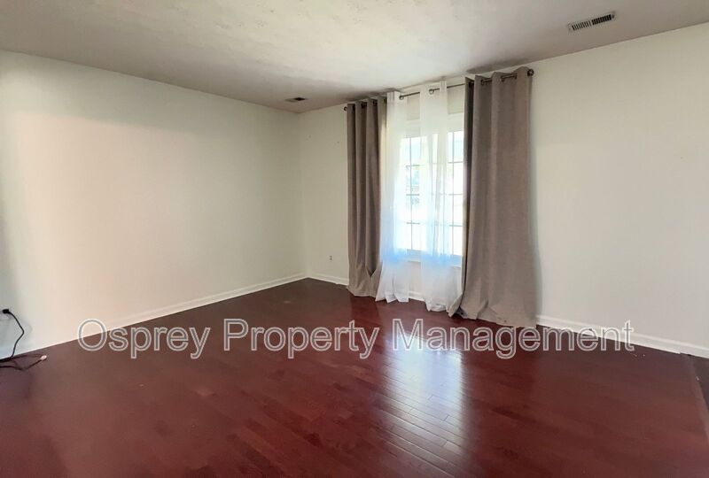 Spacious 4-Bedroom Cul-de-Sac Home with Fenced Yard! - Photo 8