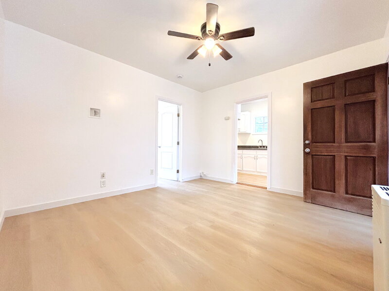 Los Angeles Condo: 725 E 81st Street