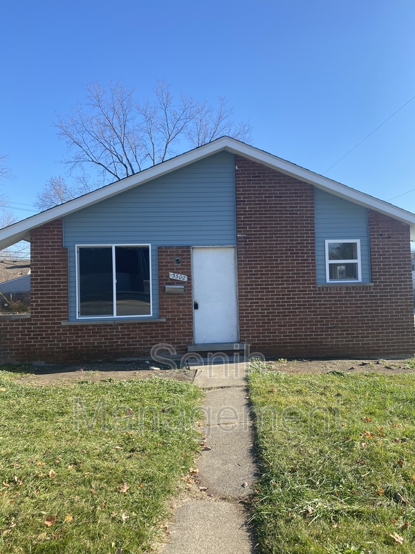 Royal Oak House: 3302 Greenfield Rd