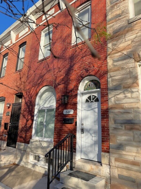 Baltimore Townhome: 821 North Collington Avenue