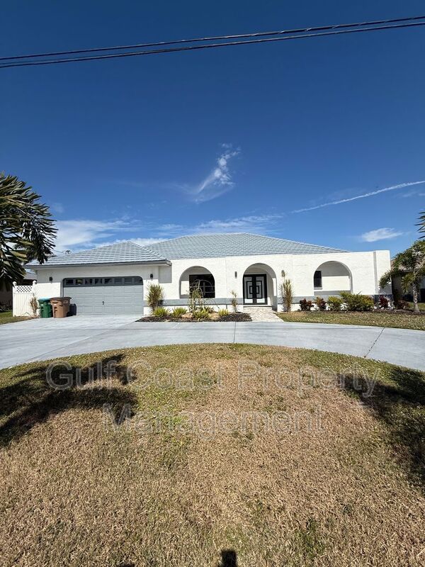 Cape Coral House: 711 SE 33rd Terrace