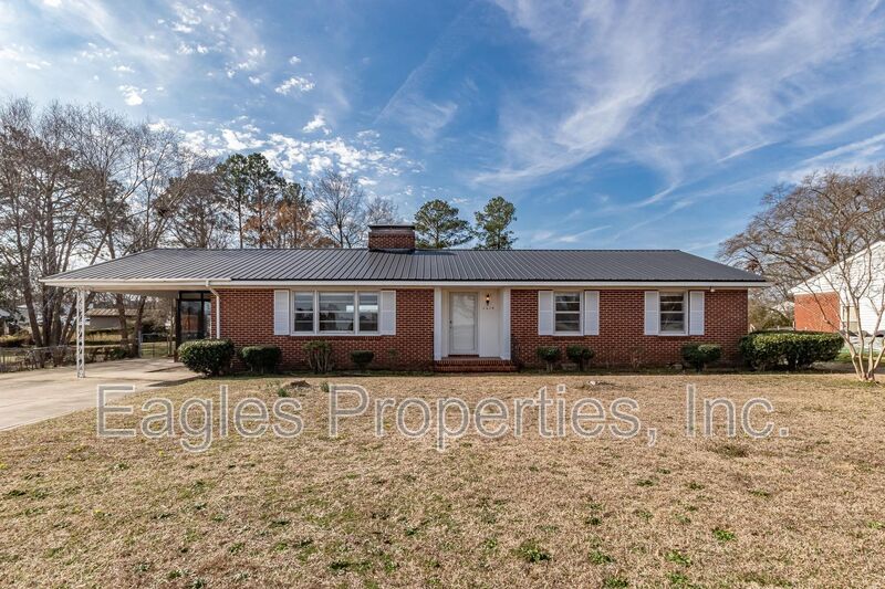 Goldsboro House: 1614 U.S. HWY 70