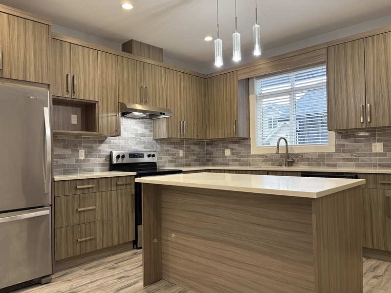 Kelowna Townhome: 826 Cadder Ave