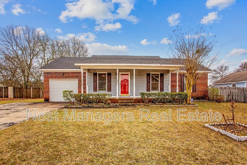 Hope Mills House: 3813 Constance Road