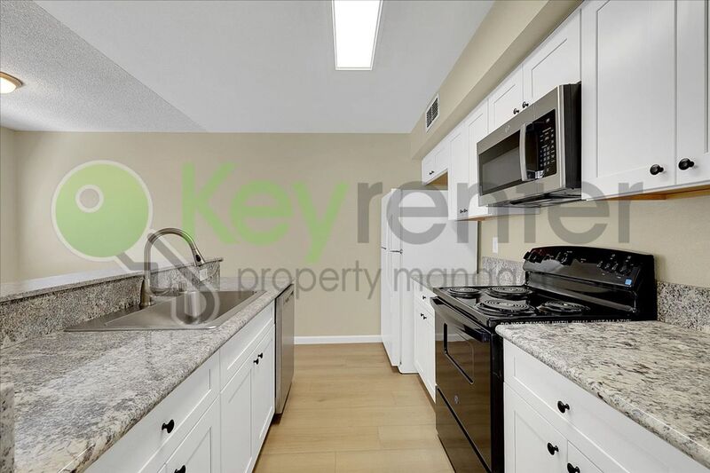 Sacramento House: 600 Del Verde Circle