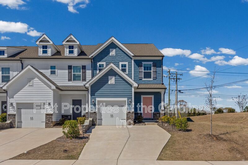 Clover Townhome: 512 Station St.