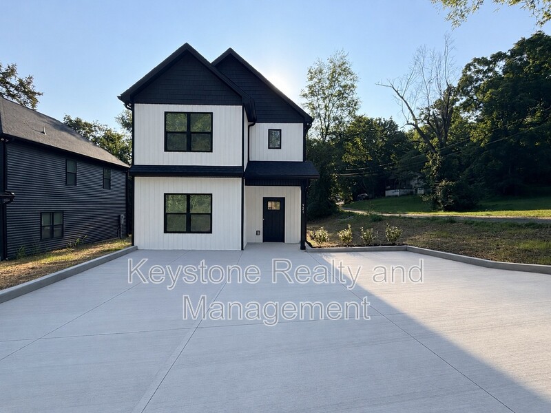 Clarksville House: 921 Ford Street, Bedroom C