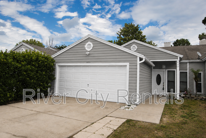 Jacksonville House: 849 Candleknoll Lane