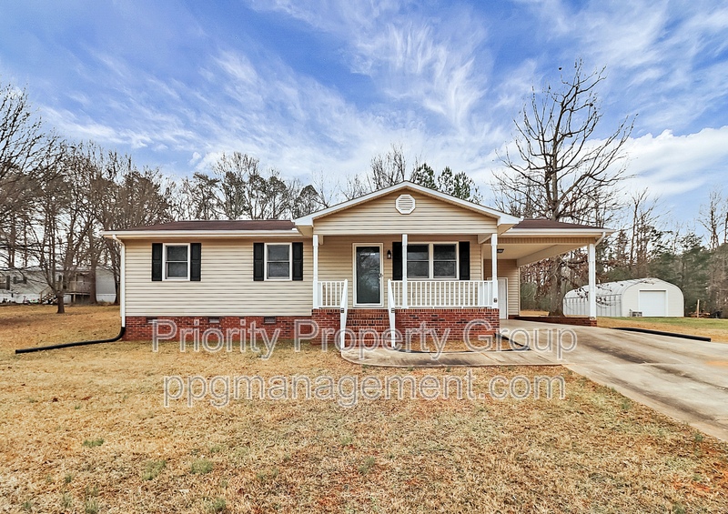 Boiling Springs House: 225 Pineland Avenue