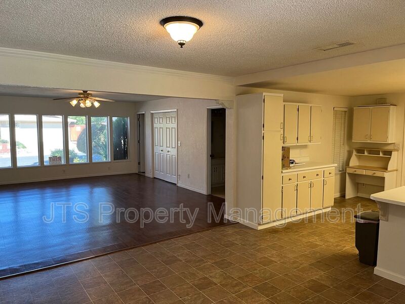 Orangevale House: 6830 Mellodora Drive