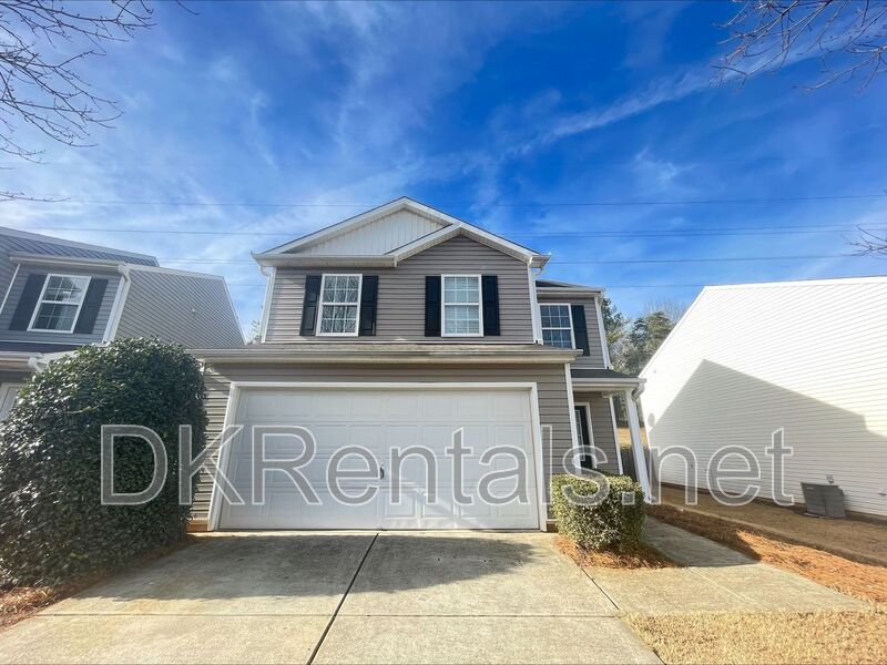 Cumming House: 2355 Mayfair Dr