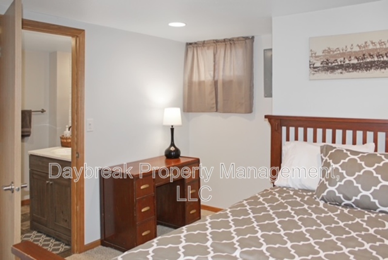 Fargo Condo: 915 Broadway North - 1