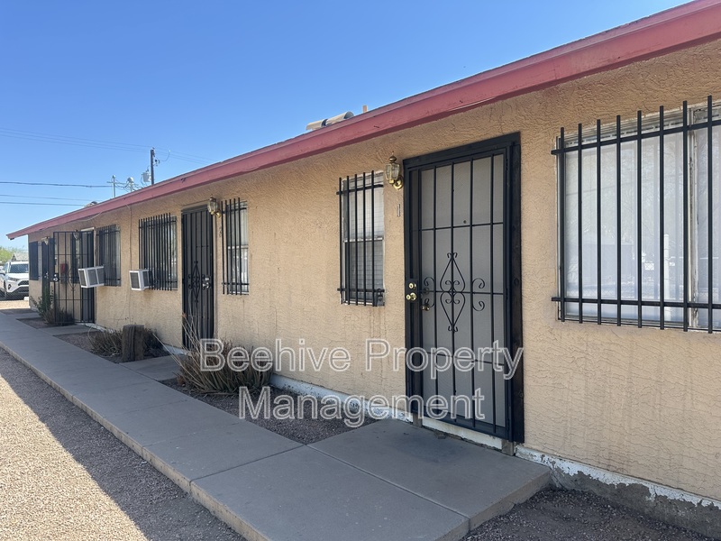 Phoenix House: 1102 E Polk St