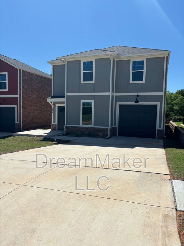 Norman House: 1020 Varenna Lane