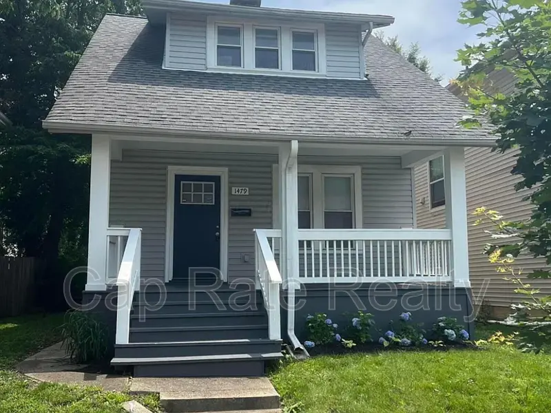 Columbus House: 1476 N 6th St
