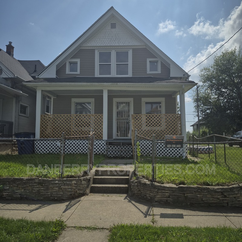 Toledo House: 2416 Lawton Ave - 1