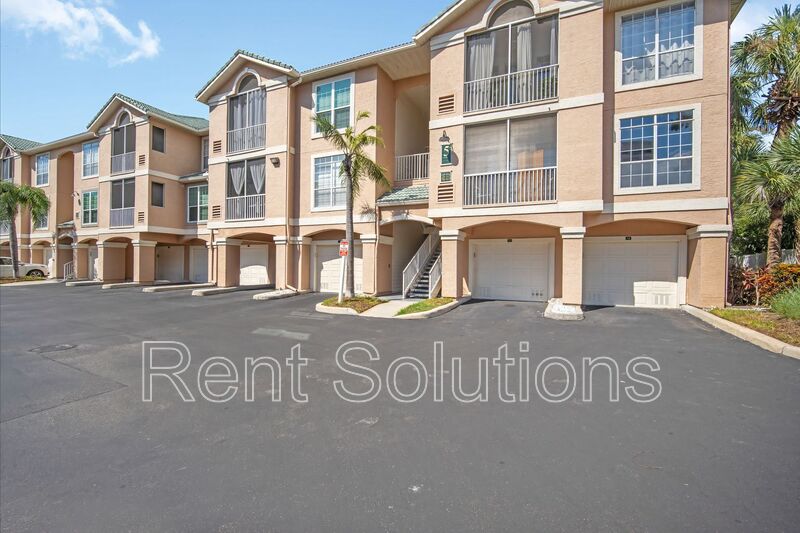 Tampa House: 5110 Bay Club Circle