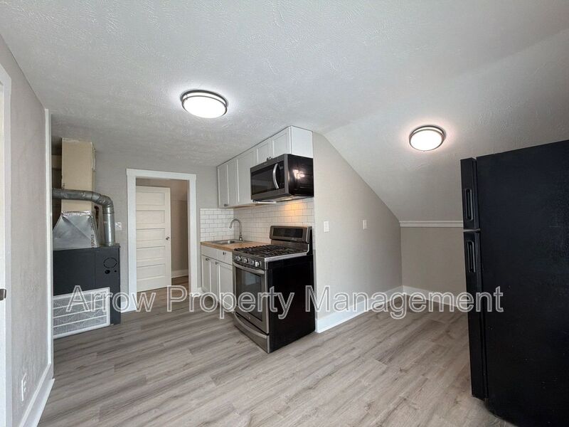 Lincoln Condo: 2442 Vine Street