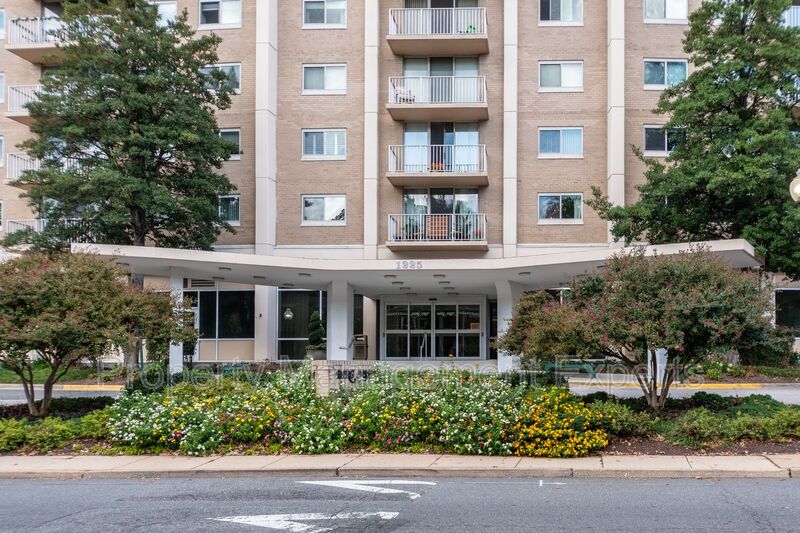 Alexandria Condo: 1225 Martha Custis Dr