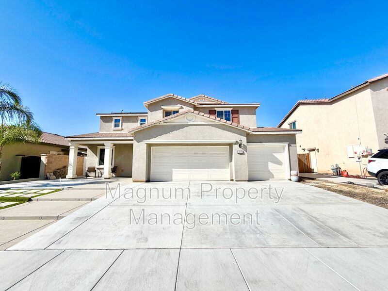 Menifee House: 30120 Crescent Pointe Way