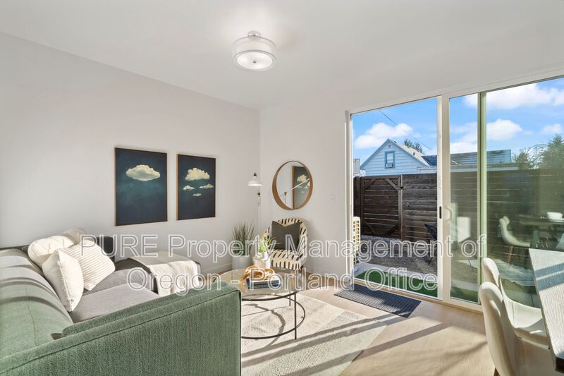 Portland House: 731 SE 78th Ave.