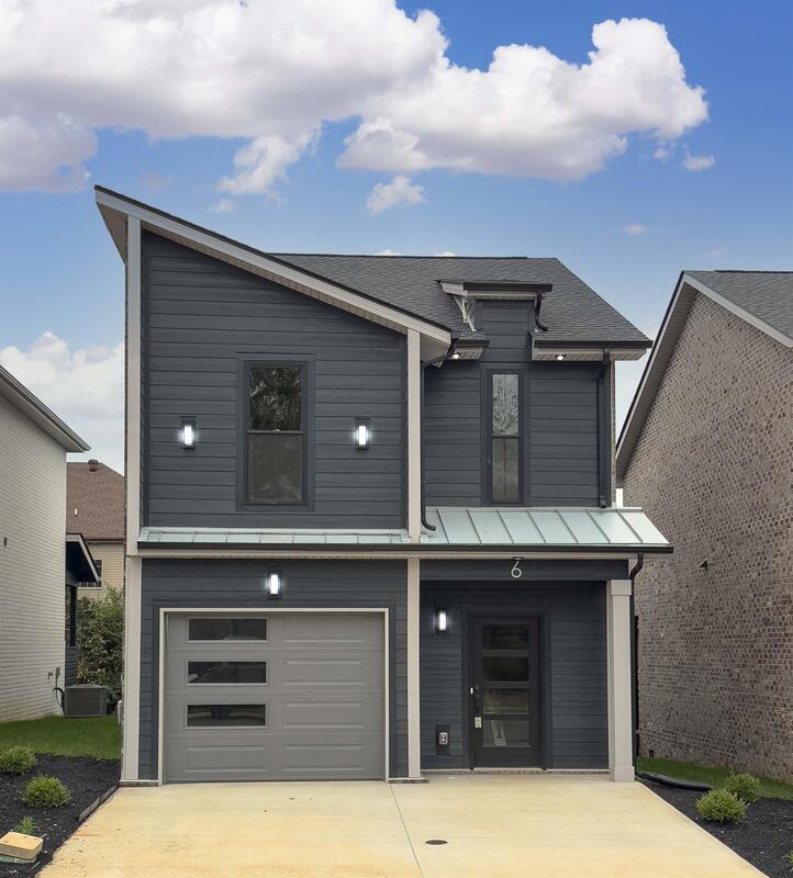 Clarksville House: 6 Dutch Dr.