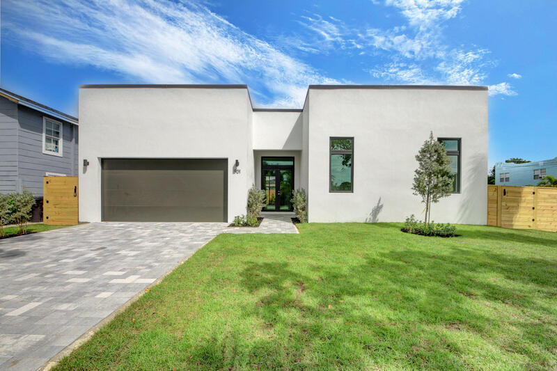 West Palm Beach House: 901 Upland Road