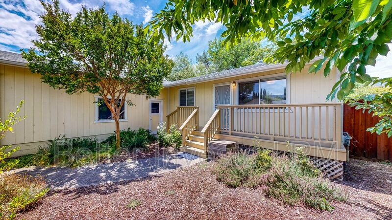 Ukiah House: 832 S Orchard Ave