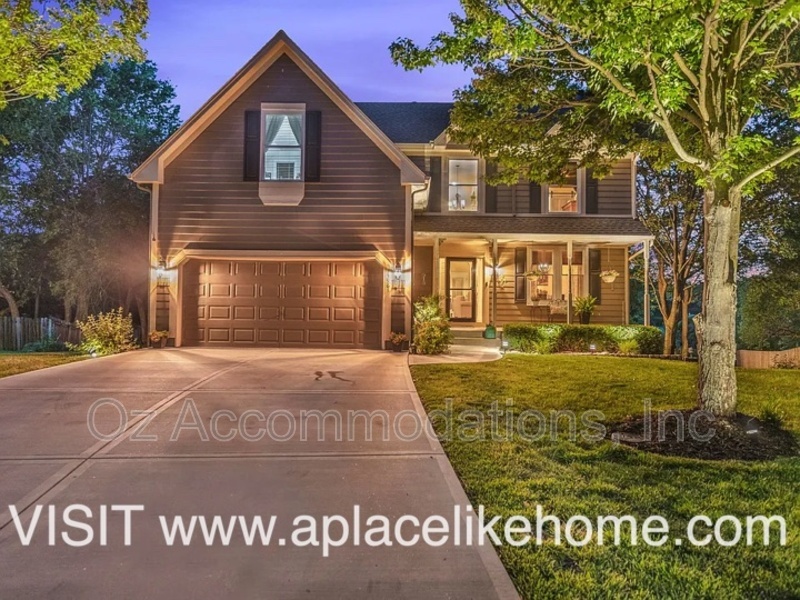 Olathe House: 13961 W 144th Ct