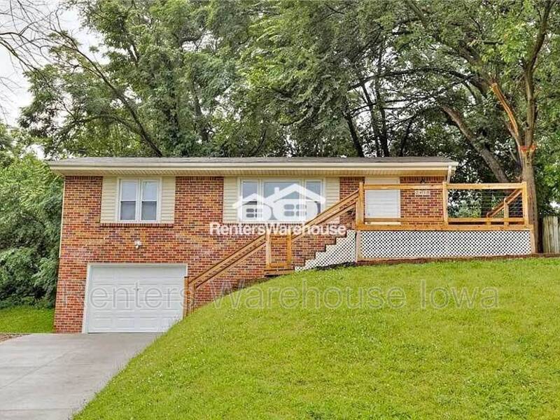 Des Moines House: 2418 Boston Ave