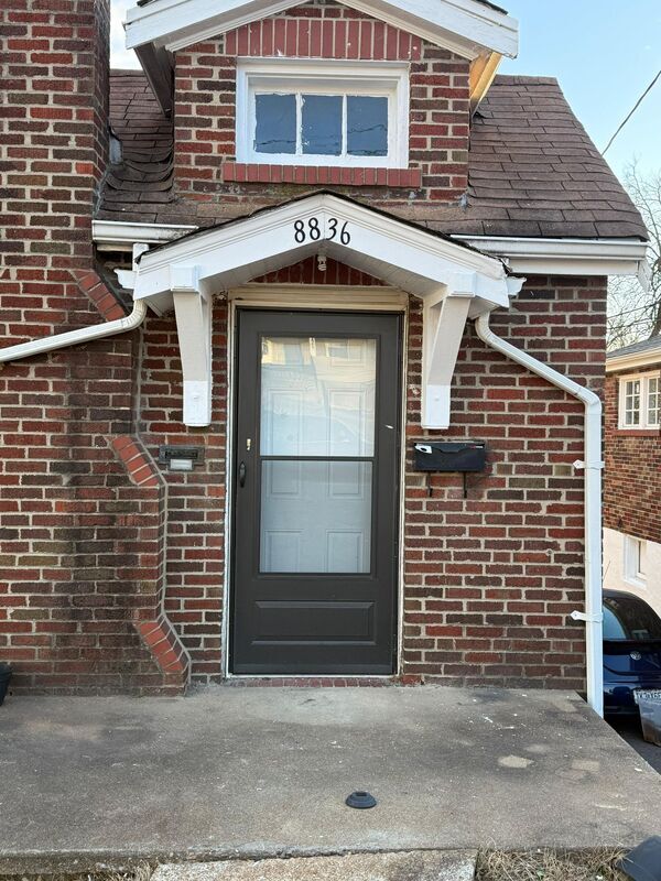 Saint Louis House: 8836 Ramona Ave