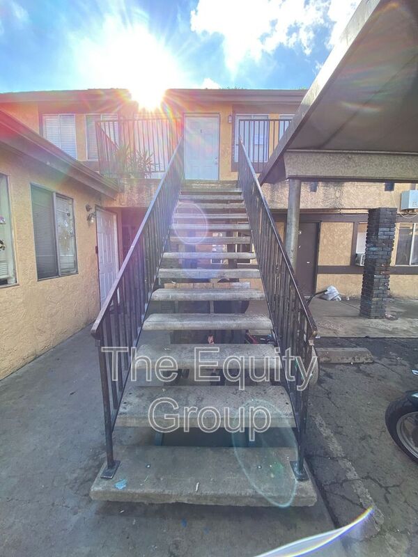 Visalia Condo: 1017 West Goshen Ave