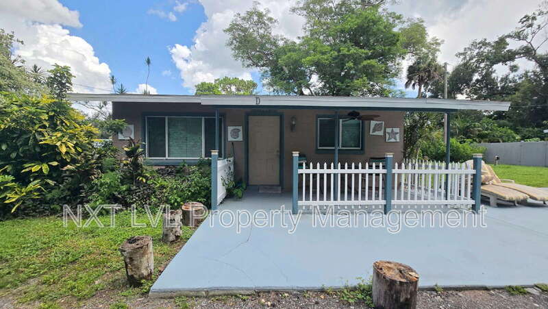 North Fort Myers House: 240 W. Mariana Ave