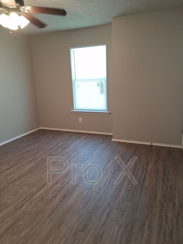 Fayetteville House: 518 N Betty Jo Drive