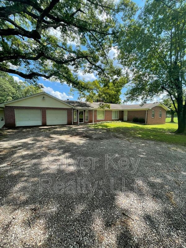 Athens House: 227 County Road 121