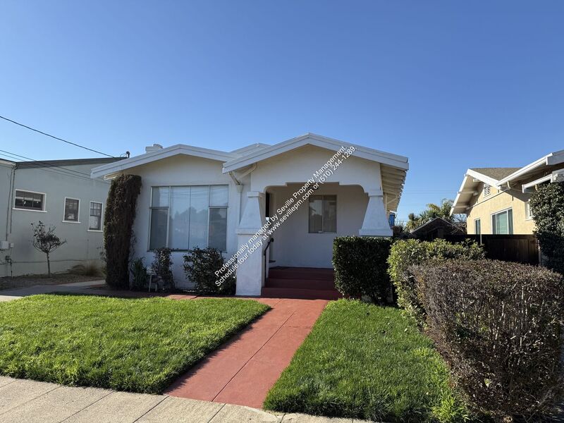 Berkeley House: 2808 Dohr St