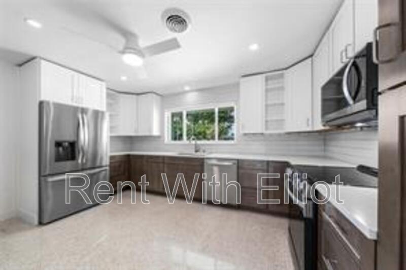 Hollywood House: 3140 Calle Largo Dr