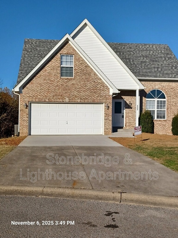 Jeffersonville House: 2804 Coyote Court