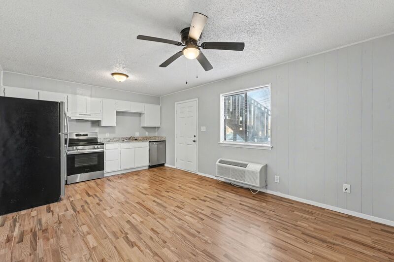 Fayetteville Apartment: 1037-1045 Happy Hollow