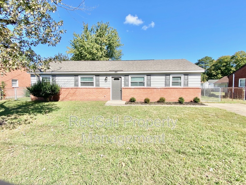 Hampton House: 437 Fox Hill Rd