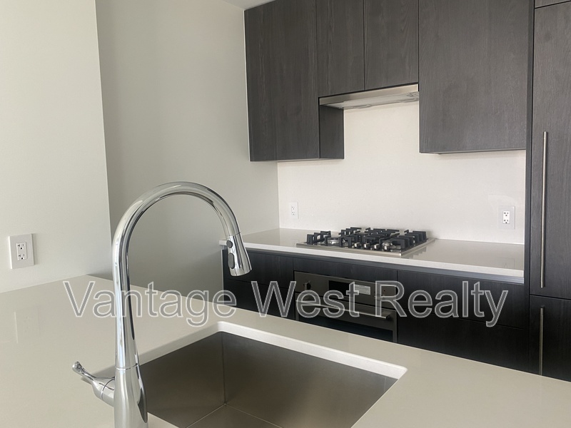 Kelowna Condo: 703-1626 Water St