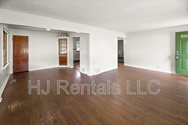 St. Louis House: 10139 Cabot Drive