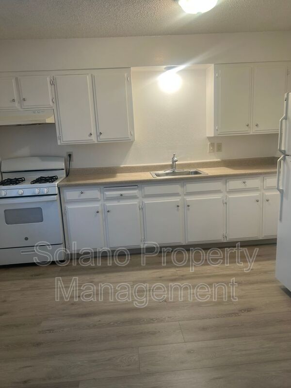 Suisun City House: 1104 School St.