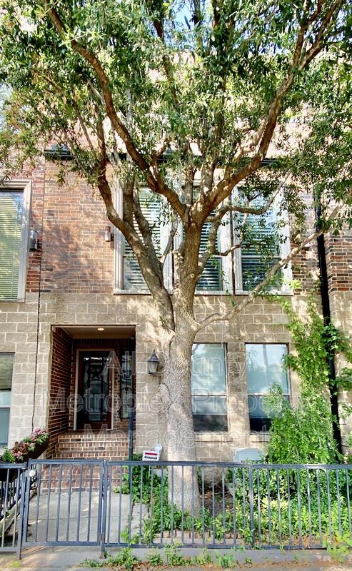 Dallas House: 1430 Pecos St