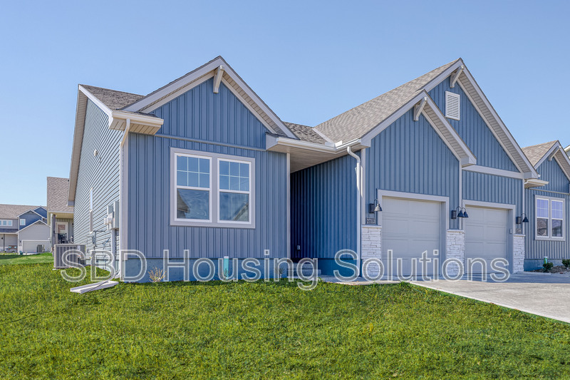 Lees Summit House: 27414 E Oak View Dr