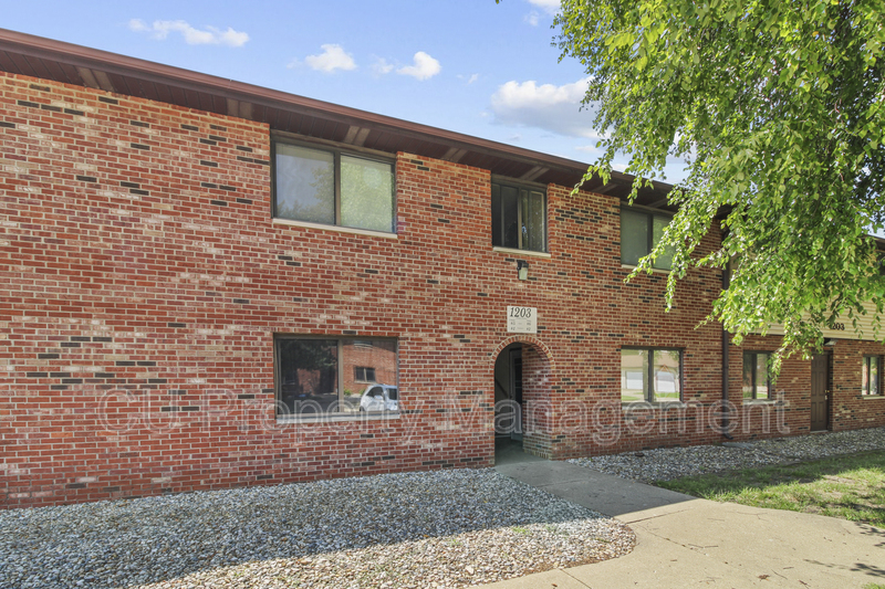 Urbana Condo: 1203 Dean Drive