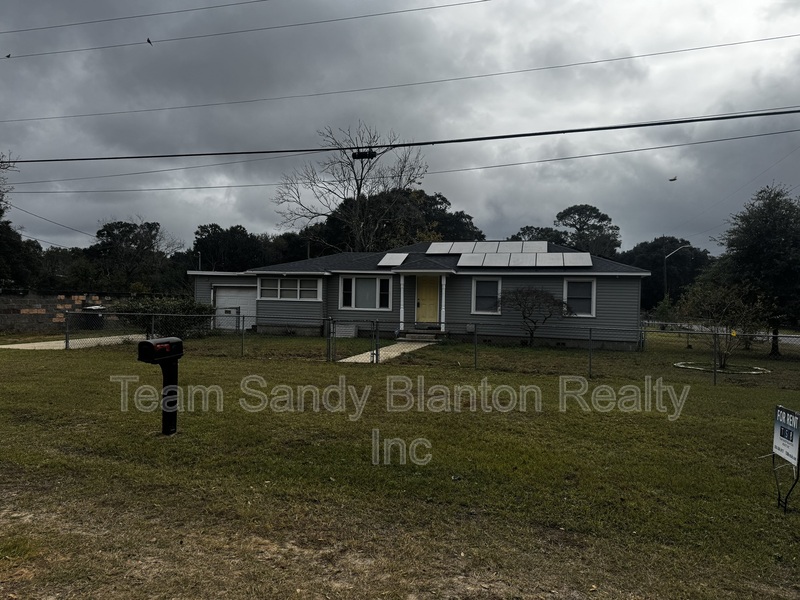 Pensacola House: 119 Lenox Parkway