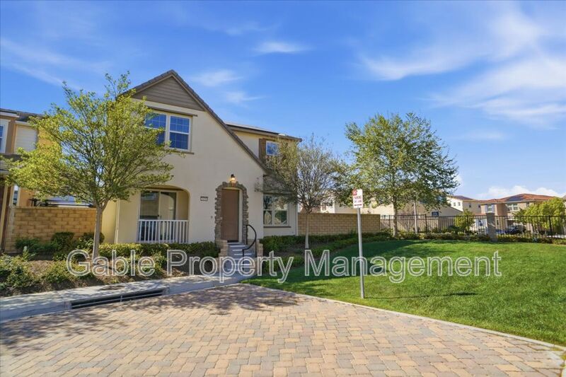 Santa Clarita House: 24359 Verdugo Cir