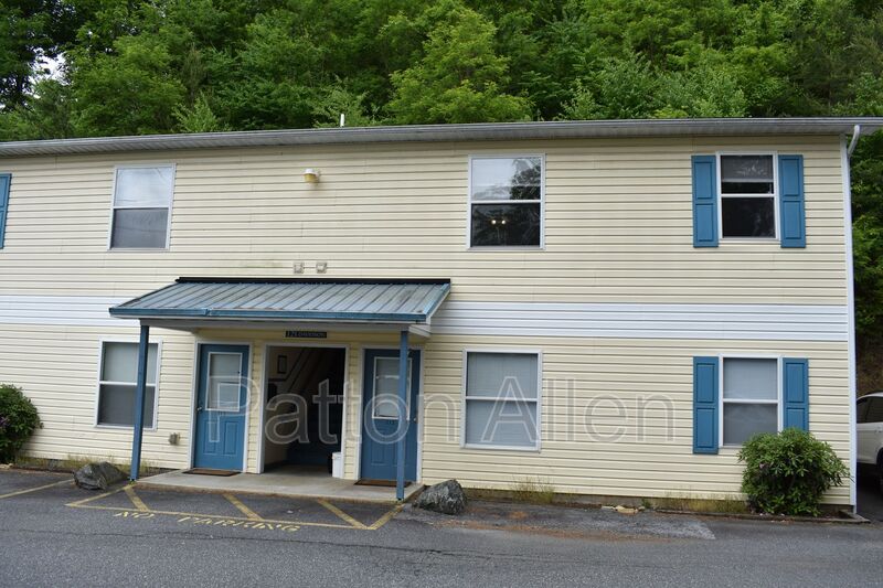 Cullowhee House: 109 Citadel Drive